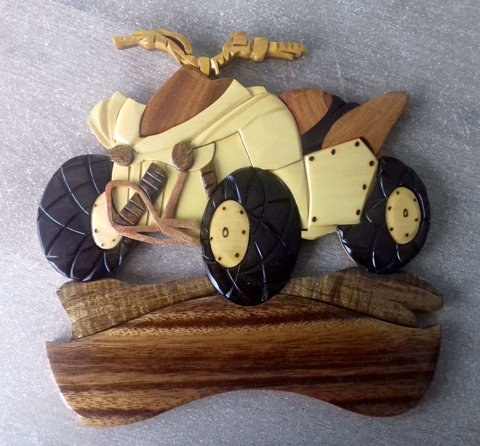 Quad Plaque de Porte en Bois Vernis Personnalisable avec Prénom Offert