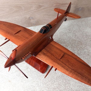 modello del leggendario aereo Spitfire