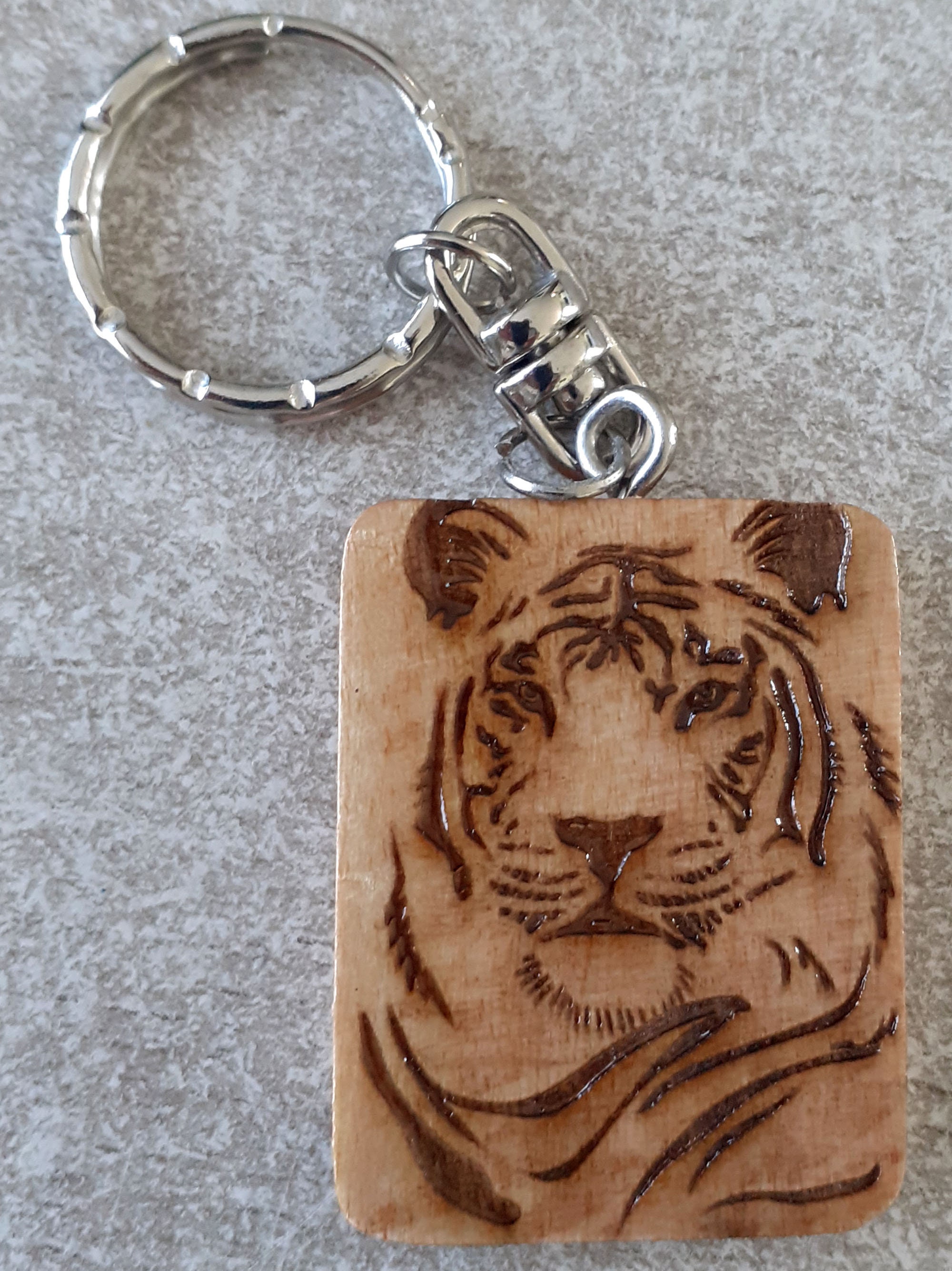 Porte Clé Du Tigre Gravé Au Laser sur Bois Vernis