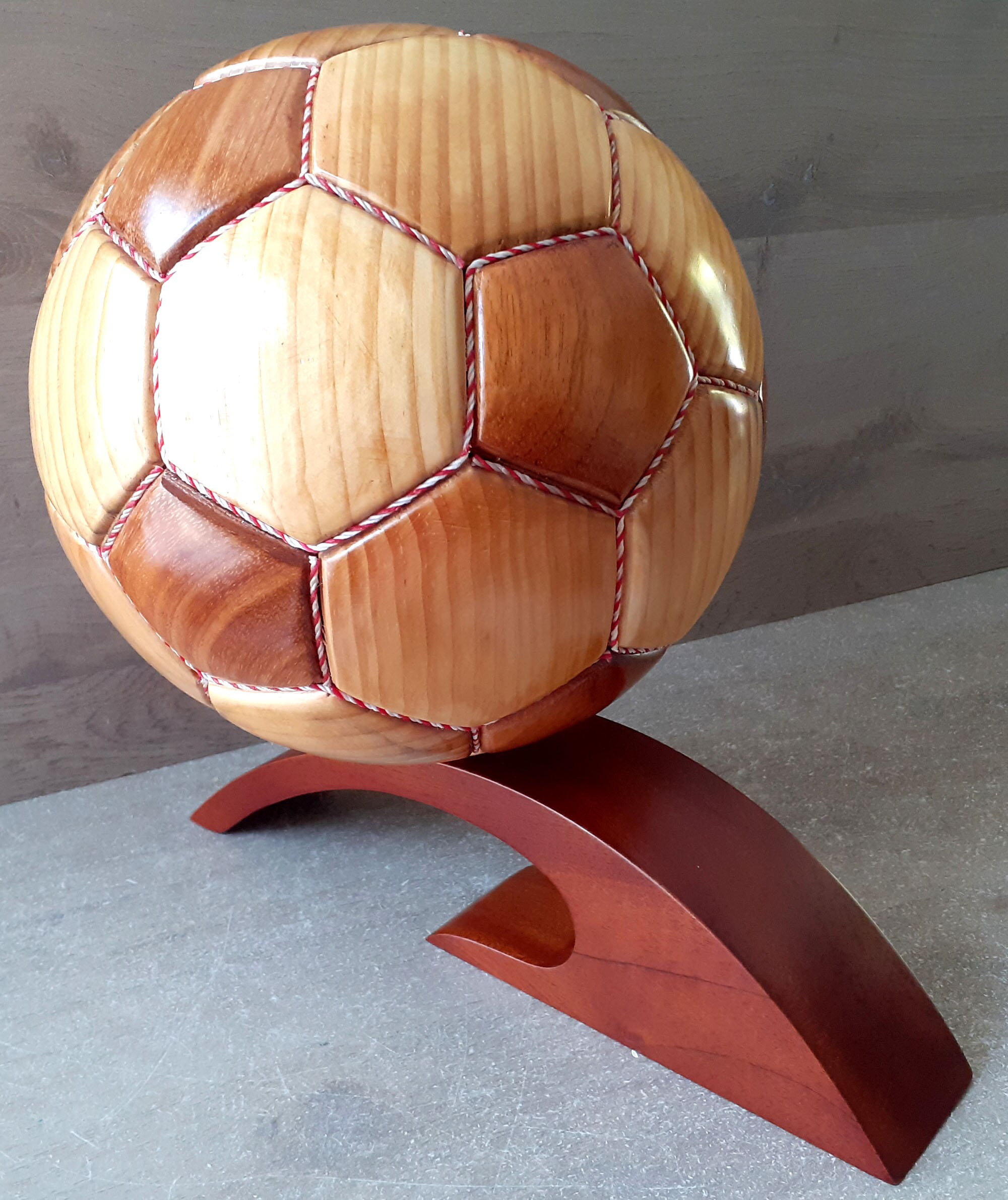 Ballon de Foot Maquette en Bois Vernis