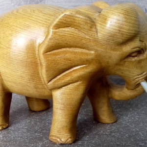 éléphant figurine bois
