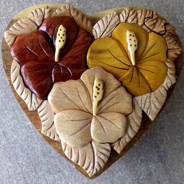boite coeur en bois  vernis de différentes essences de bois joli cadeau pour fete des meres