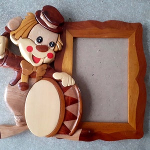 varnished wooden photo frame for children with clown