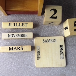 calendrier perpétuel de l'ecureuil en bois image 2