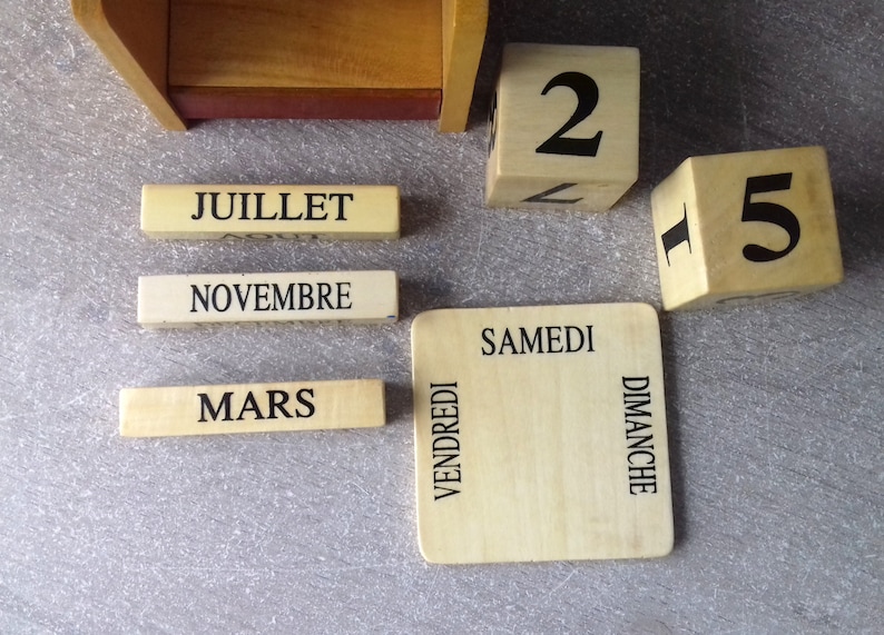 calendrier perpétuel de l'ecureuil en bois image 2