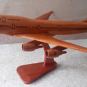 model of the boeing 747 in varnished wood beautiful finish model for collector