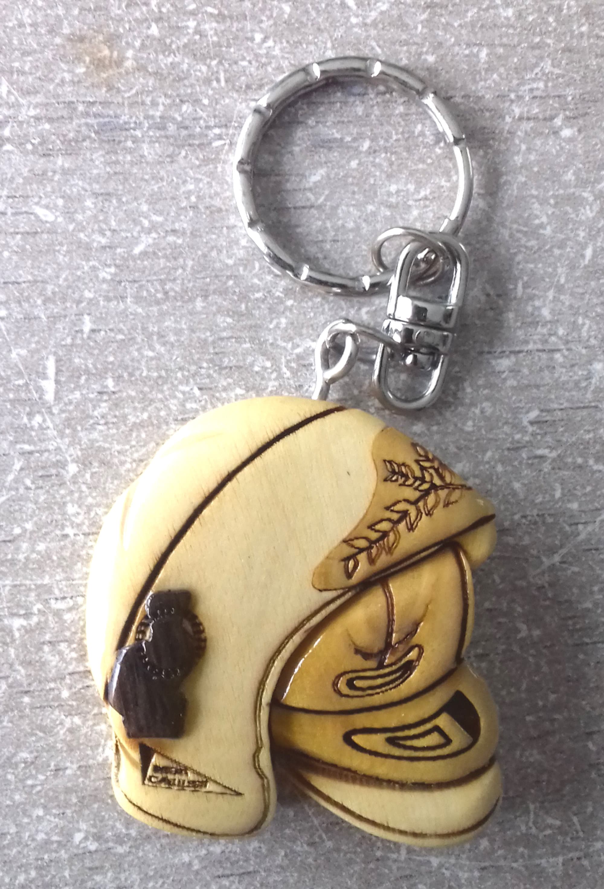 Porte Clef Du Casque de Pompier en Bois