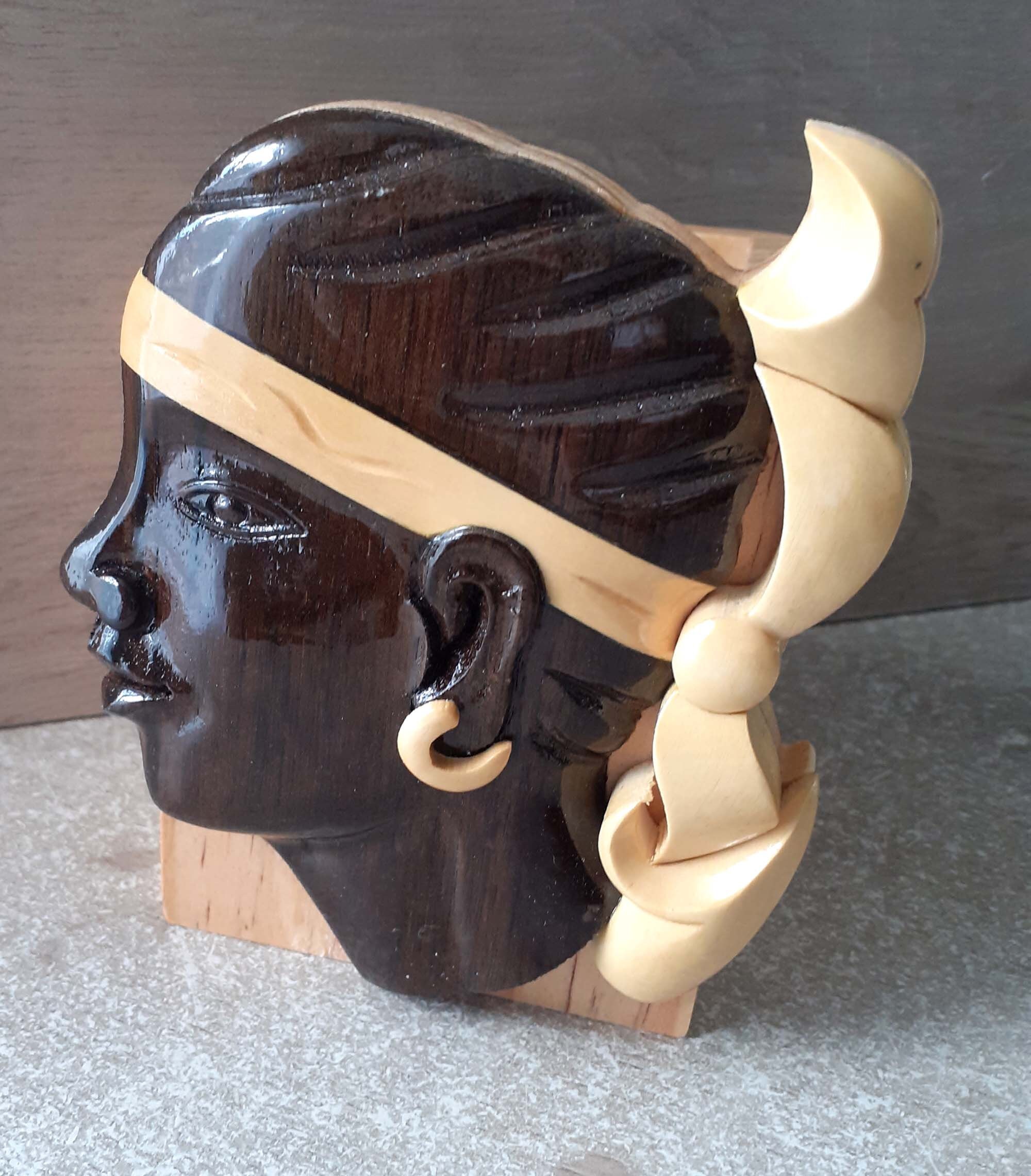 Range Crayon avec Le Logo Corse La Tete de Maure