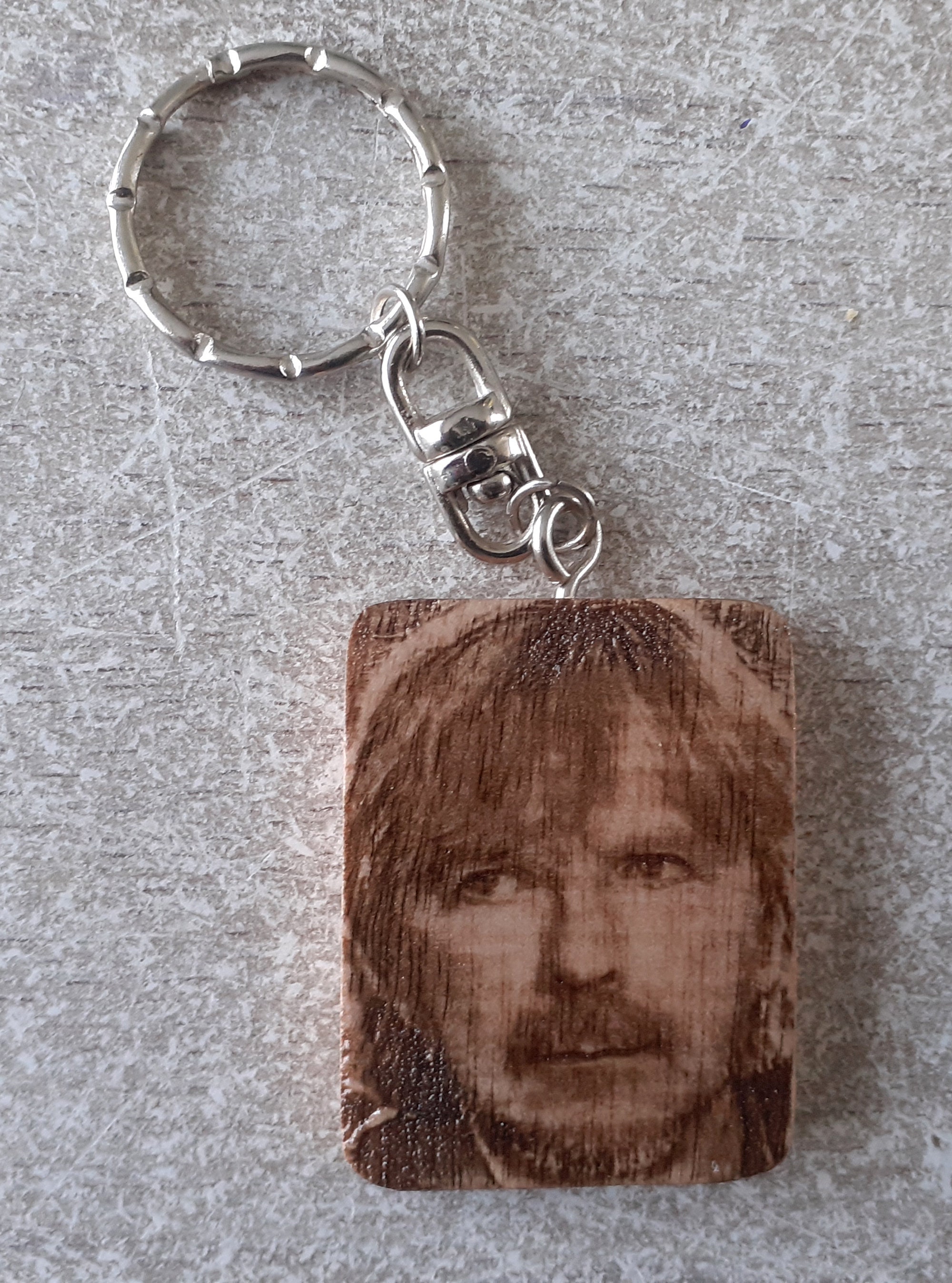 Porte Clef en Bois Vernis de Renaud