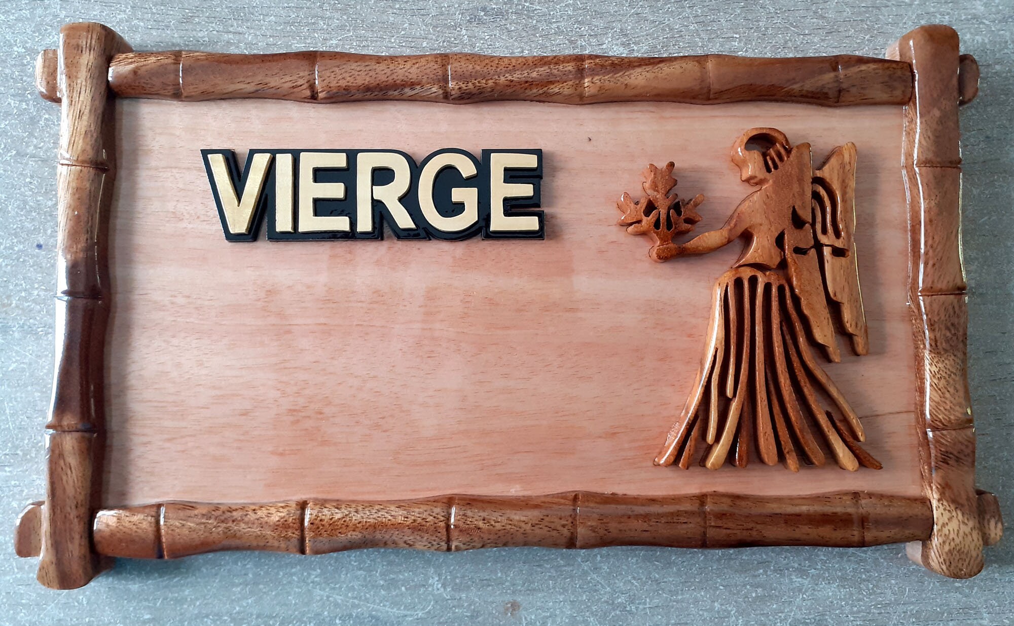 Signe Astrologique de La Vierge en Bois Personnalisable