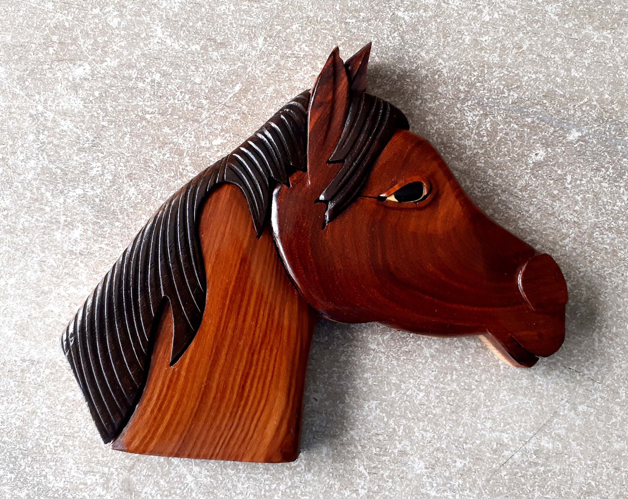 Figurine en Bois Vernis Du Poney
