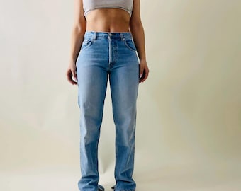Vintage mid-rise straight leg jeans – 90s light blue denim pants – size S