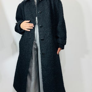 Vintage black boucle wool coat / minimalist black wool overcoat / long winter coat size L