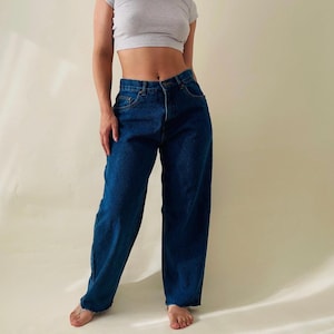 Vintage mid rise relaxed fit jeans – dark blue straight leg denim pants – size M/L