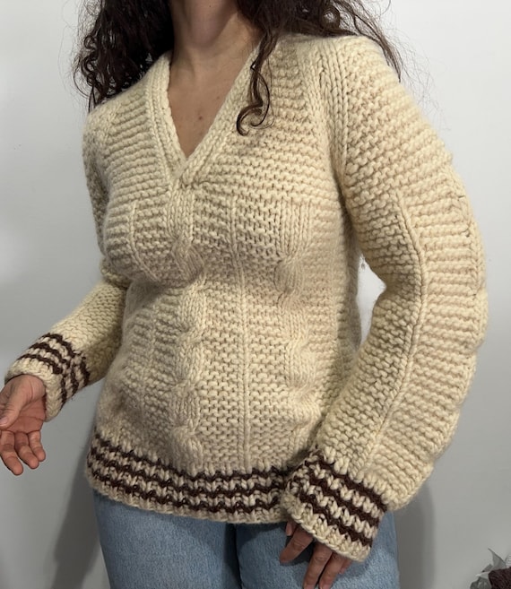 Vintage chunky cable knit wool sweater | V-neck heavy knit jumper | size xs