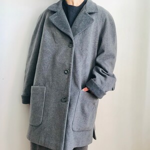 Vintage Wolle grauer oversized Mantel, minimalistischer Mantel - passend für Größe L