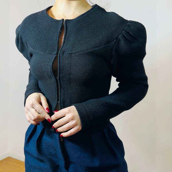 cardigan noir vintage en pure laine/ cardigan court en laine avec manches bouffantes