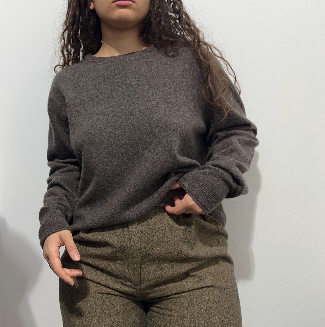 Vintage Brown Wool Blend Sweater Size L – Minimalist Knit – Classic Long Sleeve Jumper, foto 3 de 5
