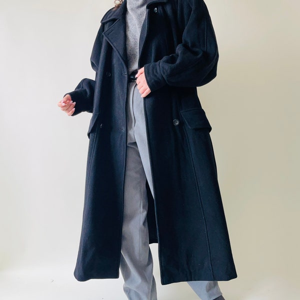 manteau long oversize en laine vintage. manteau maxi à double boutonnage, manteau minimaliste