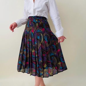 Vintage abstract pleated  skirt with multicolor print – size S