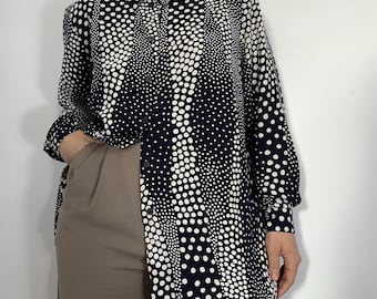 Camicetta vintage nera a pois taglia XL, camicia con stampa geometrica astratta, camicia minimalista da ufficio con bottoni, top in viscosa dalla vestibilità ampia