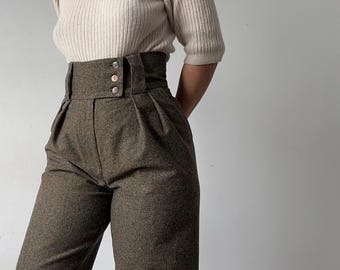 Ultra High-Waisted Pleated Wool Trousers – Straight-Leg Tailored Fit – Herringbone & Solid Italian Fabrics – Made to Order