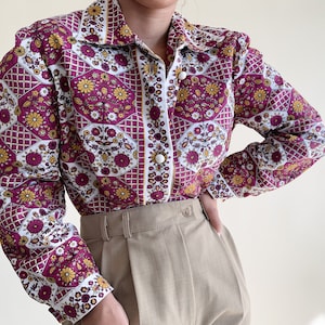 Vintage pink floral button up blouse / retro boho 70s cotton shirt / colorful geometric print blouse M