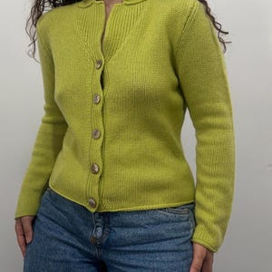 Cárdigan de cachemir vintage Iris von Arnim, tallas S-M – Verde lima, 100 % cachemir, tejido de punto de lujo ajustado, botones de concha.