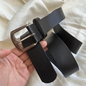 Vintage black genuine leather belt with antique silver buckle – size S-M (77–88 cm)