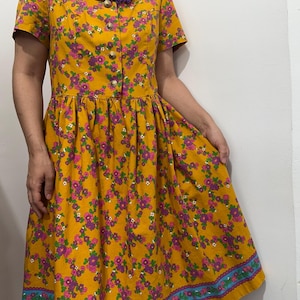 Vintage yellow floral cotton dress with purple ruffle collar, short sleeves, button-up front, size M