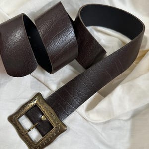 Vintage dark brown leather belt with engraved brass buckle, size S-L