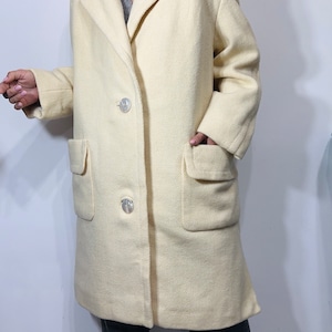 Vintage cream wool coat – long minimalist slightly oversized fit M, textured winter overcoat with large pockets