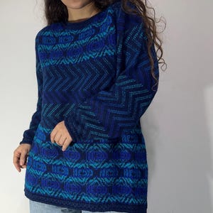 Vintage alpaca wool sweater in bold blue geometric pattern – size M, heavy knit pullover