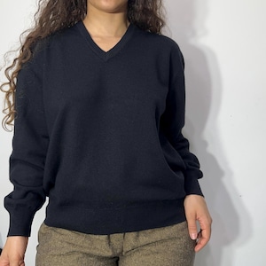 Vintage black fine merino V-neck knit pullover – soft classic sweater – size M petites