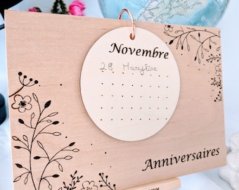 Calendrier perpétuel des Anniversaires en bois gravé, sur chevalet à personnaliser