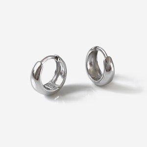 Petites créoles Chunky argentées, Boucles d&#39;oreilles épaisses et audacieuses, Créoles épaisses, Boucles d&#39;oreilles créoles, Créoles argentées délicates, Créoles Huggie, Minimaliste, Créole
