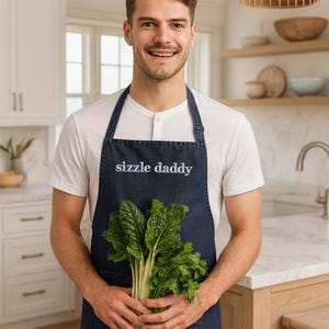 Personalized Embroidered Apron • Custom Name Apron • Chef Gift • Kitchen Apron • Sourdough Baker Gift • Custom Cooking Apron bild 3