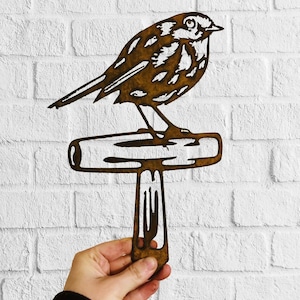 Bobbin on a Spade - Rustic Rusted Garden Wildlife Sculpture / Garden Ornament / Rusty Metal Robin / Metal Garden Sculpture / Metal Art