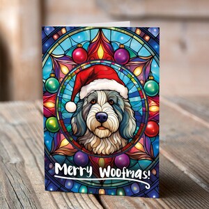 Carte de Noël Vieux chien de berger anglais dans un bonnet de Noel