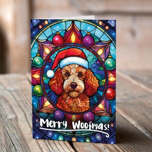 Carte de Noël Caniche rouge dans un bonnet de Noel