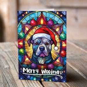 Carte de Noël Staffordshire Bull Terrier gris dans un bonnet de Noel