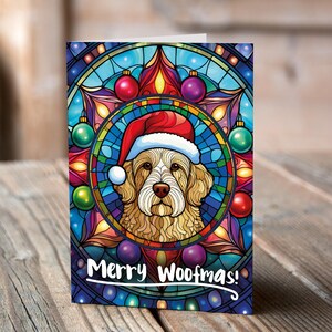 Carte de Noël Goldendoodle dans un bonnet de Noel