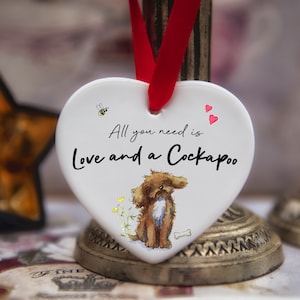 Amour et un coeur en céramique marron et blanc Cockapoo