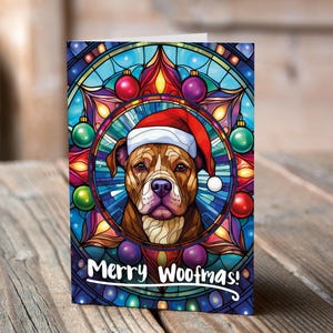 Carte de Noël Staffordshire Bull Terrier Brown dans un bonnet de Noel