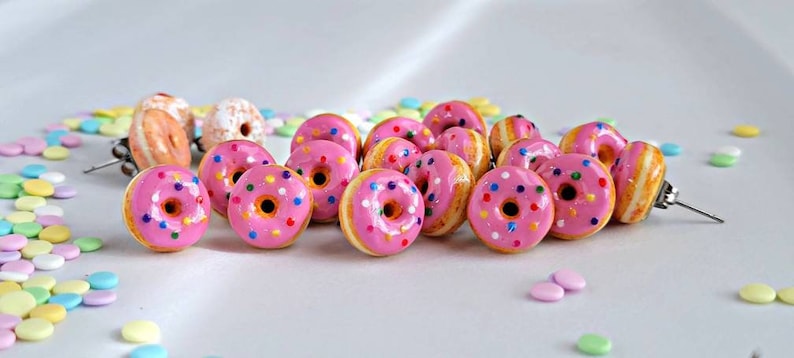 Boucles d'oreilles donut, donut rose, boucles d'oreilles donut saupoudrer, boucles d'oreilles donut en gelée, boucles d'oreilles donut glacé, donut de sucre en poudre, donut au chocolat image 3