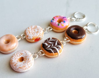 Une demi-douzaine de boucles d'oreilles donut, boucles d'oreilles donut