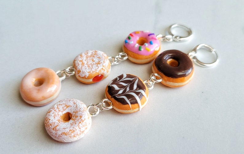 Une demi-douzaine de boucles d'oreilles donut, boucles d'oreilles donut image 1