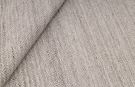 グレーアイボリーのモダンな幾何学模様の手織りウール平織りラグ