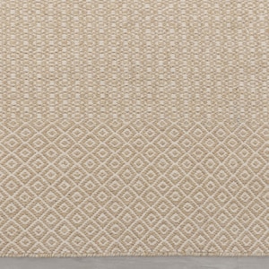 Tappeto Kilim moderno, geometrico, boho, tessuto a mano in lana beige e avorio, personalizzabile in qualsiasi dimensione - TN-15