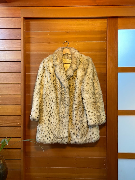 Sportowne Faux Fur Leopard Coat